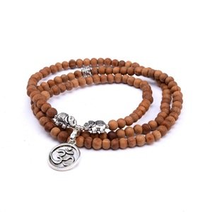 Bodhi Yoga Bodhi Mala duga narukvica od sandalovine sa simbolom OM